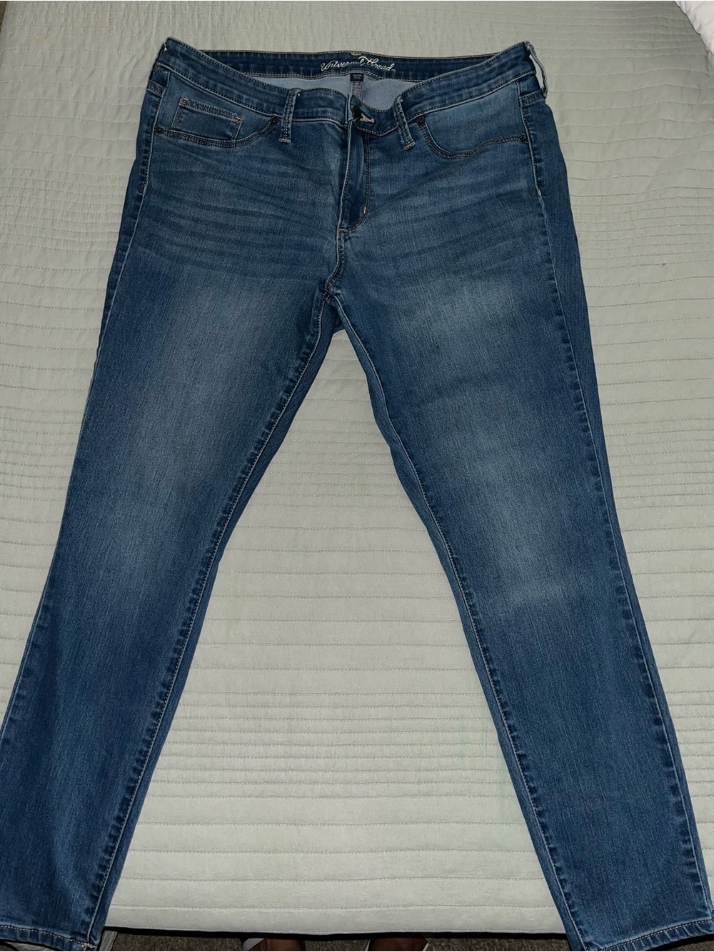 Universal Thread Women's Mid-Rise Curvy Skinny Jeans 16 33R